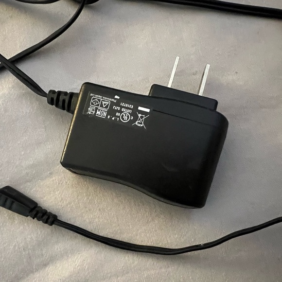 Plantronics Switching Adapter AC Power Supply, 82920-01, SSA-5W-05 US 050018F - Picture 3 of 4